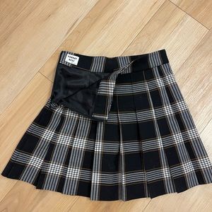 Aritzia mini skirt size 00 plaid